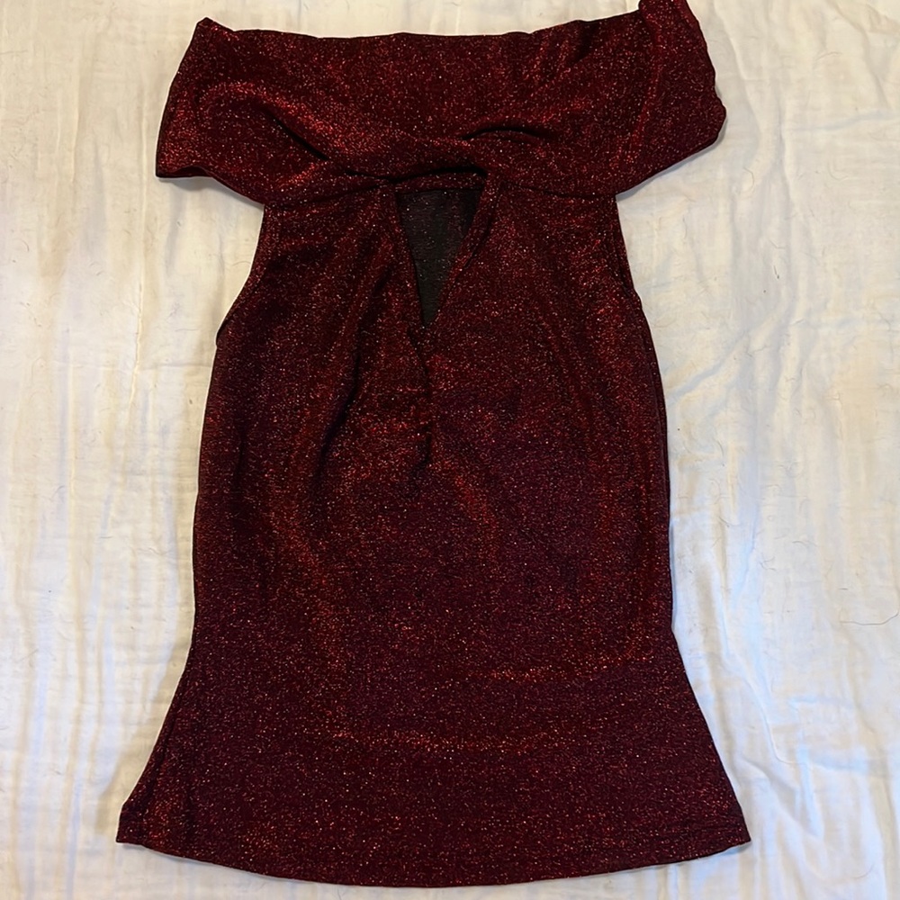 Red sequin off the shoulder key hole shirt size XS